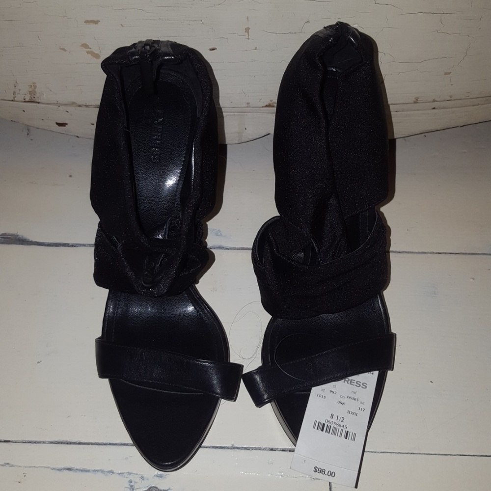 Express Heels - Picture 2 of 4